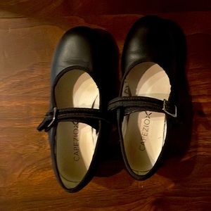 Girls tap shoes in great condition. Capezio Black tap shoes size 12.5.